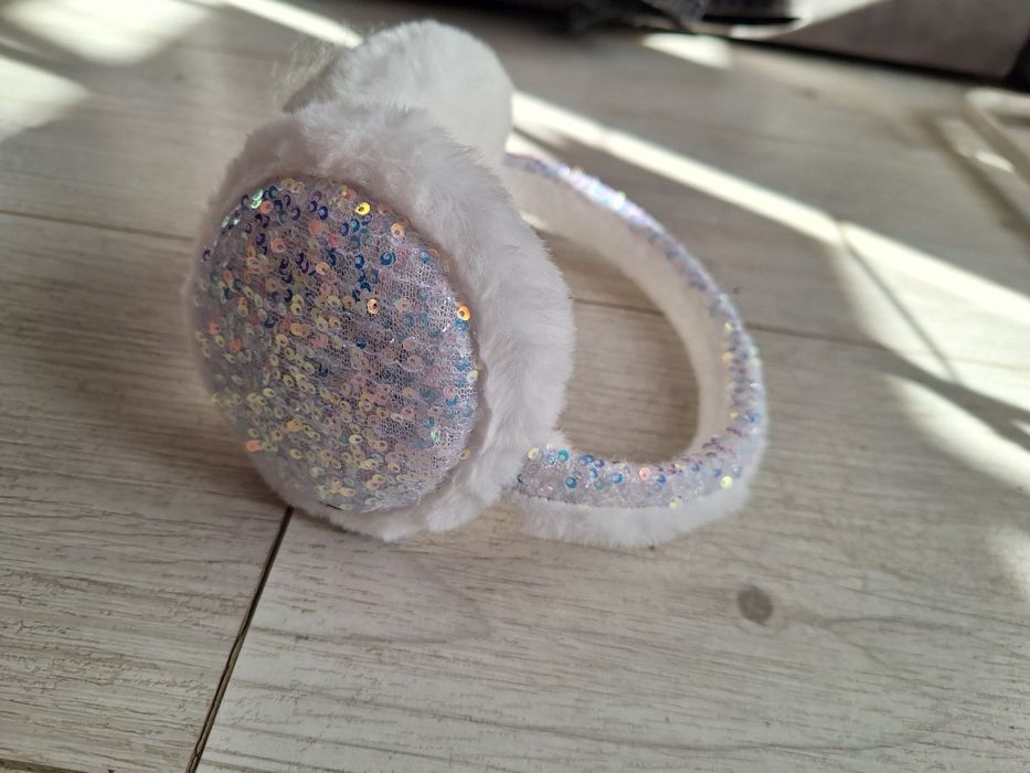 Дамски ушанки с пайети