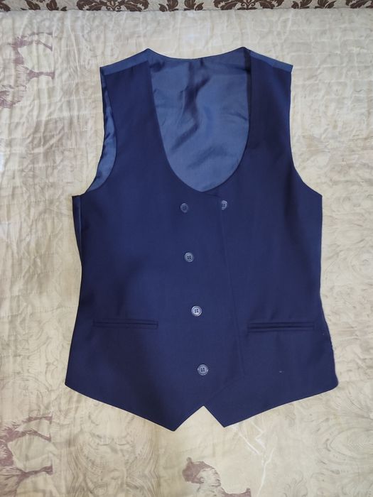 Продам жилетку в школу для подростка. Новая