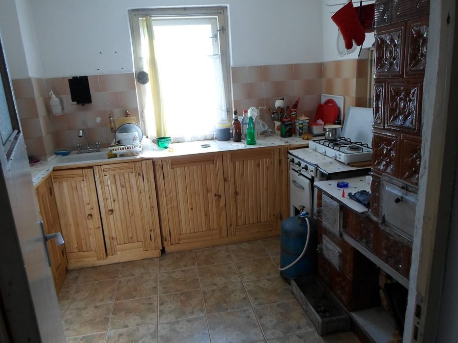 Casă cu etaj , de cărămidă, pe teren de  1680 M2, intabulat și  cu cadastru,la Neagra, jud. Mureș