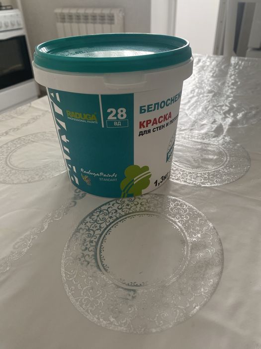 Продам недорого белоснежную краску для стен и потолков