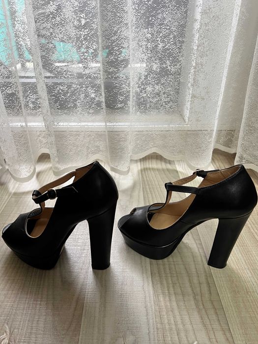 Pantofi eleganți Benaza – platformă și toc înalt, negru clasic