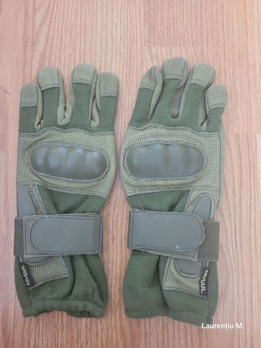 Mănuși tactice militare