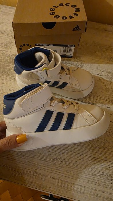 Incaltaminte adidas 25