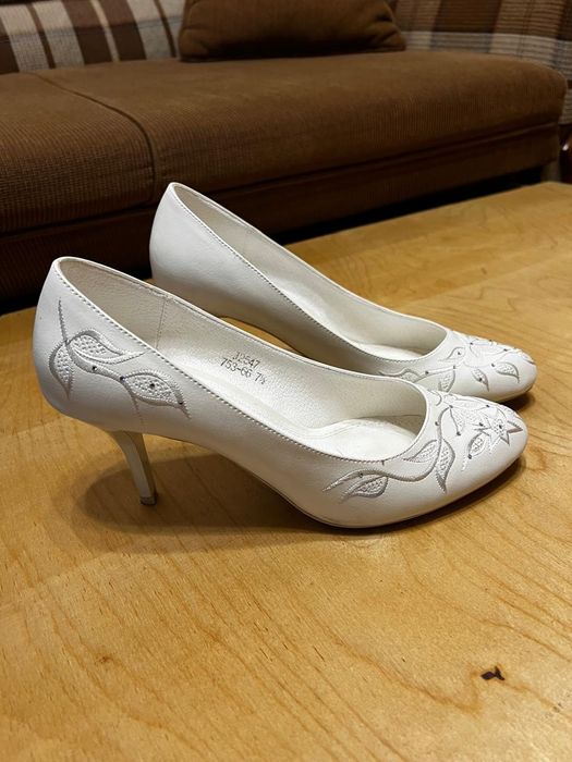 Продам женскую обувь