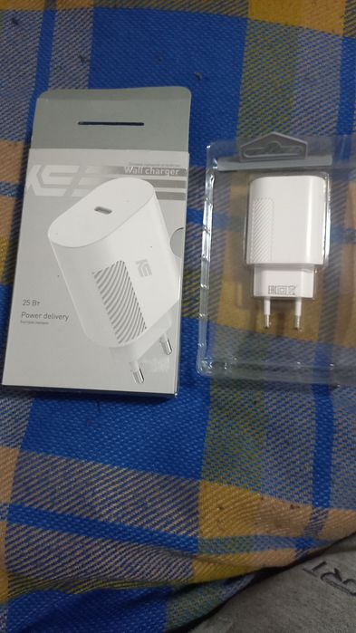 Продам быструю зарядку на телефонн