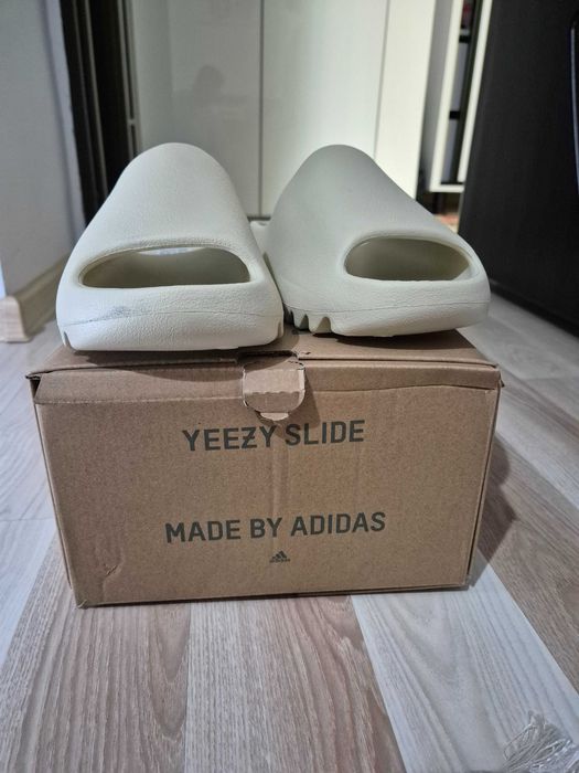 Papuci Adidas Yeezy Slide