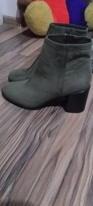 Botine cu  toc  patrat