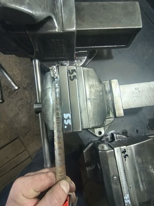 Продам тиски слесарные и станочные