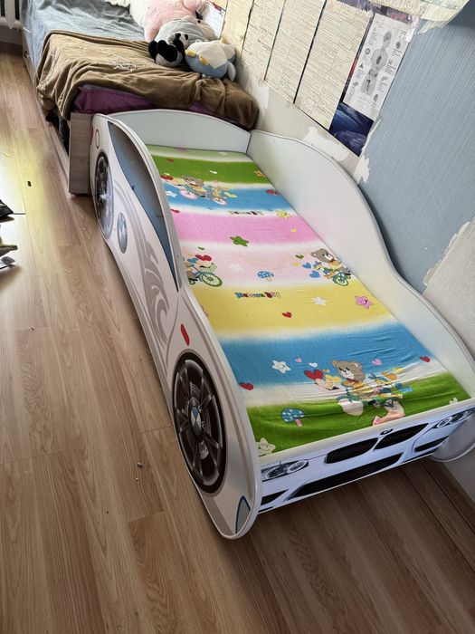 Продам бу кровать в виде машинки