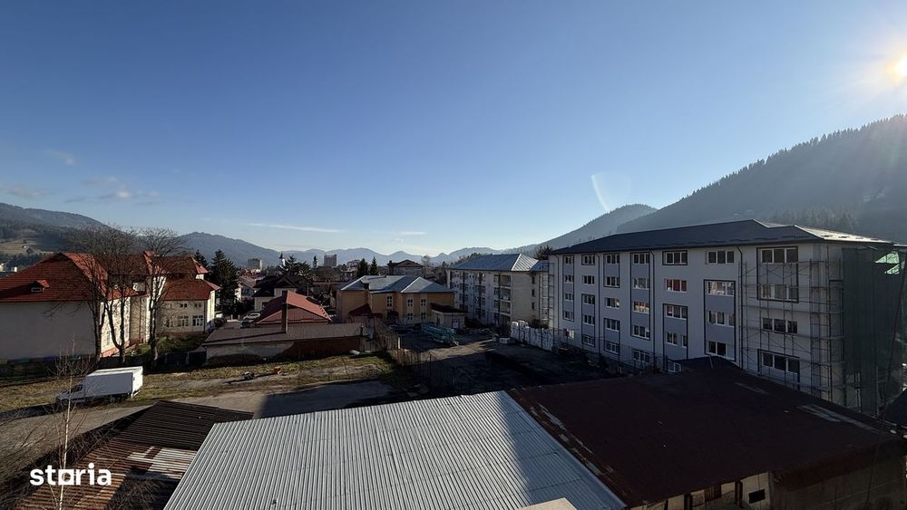 Apartament 4 camere, renovat complet, 2 băi, 2 balcoane, lângă spital