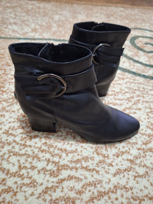 Vând  botine  piele!