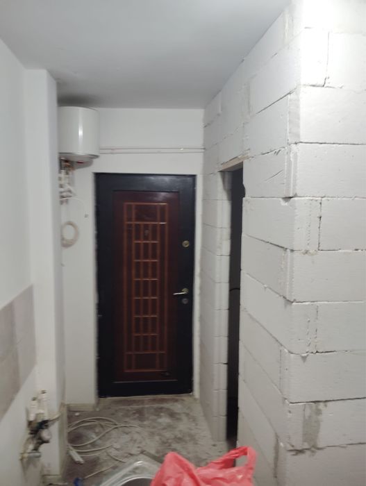 Vand garsoniera conf 2 micro 19 cu baie si toaleta proprie