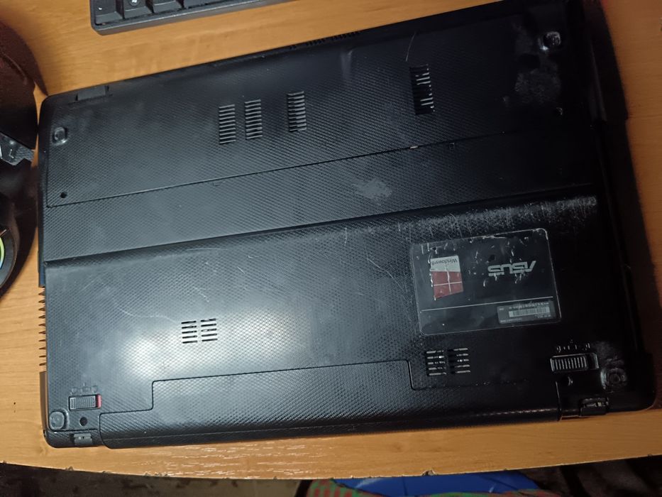 Ноутбук Asus со сломанной матрицей