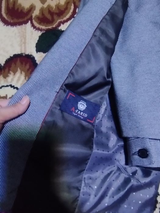 Костюм тройка в отличном состоянии на 8-10лет