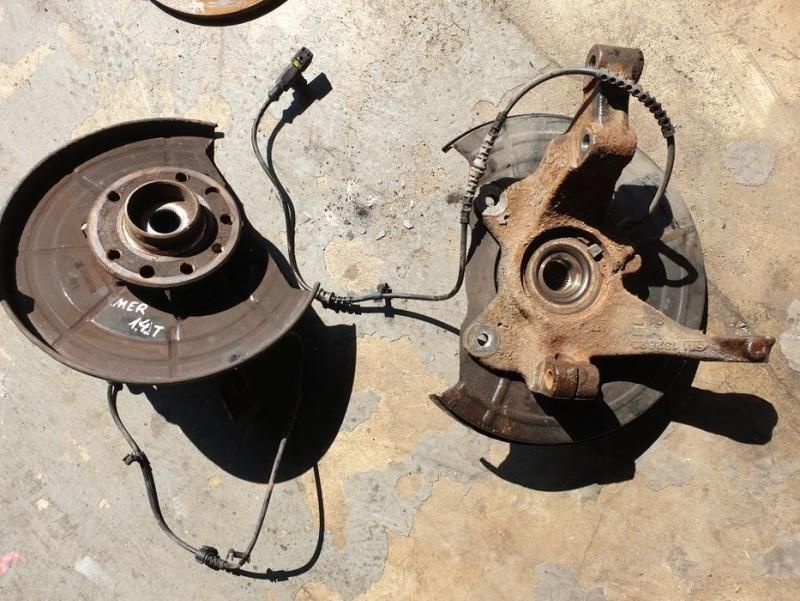 Fuzeta dreapta fata Opel Meriva B 1.4 1398 cmc 101HP / 74kW; 1.4 1364