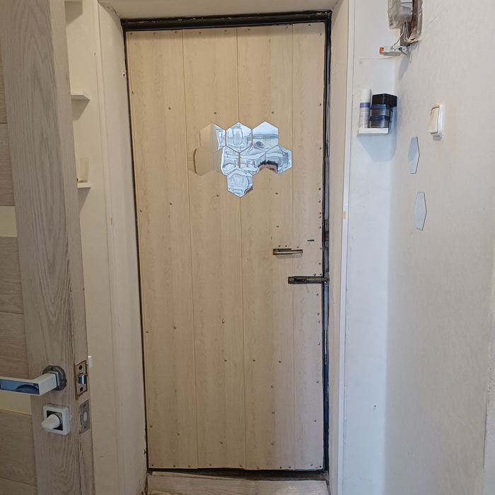 Продам железную дверь