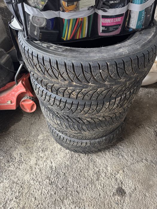 Продам 2 комплекта резины на ниву