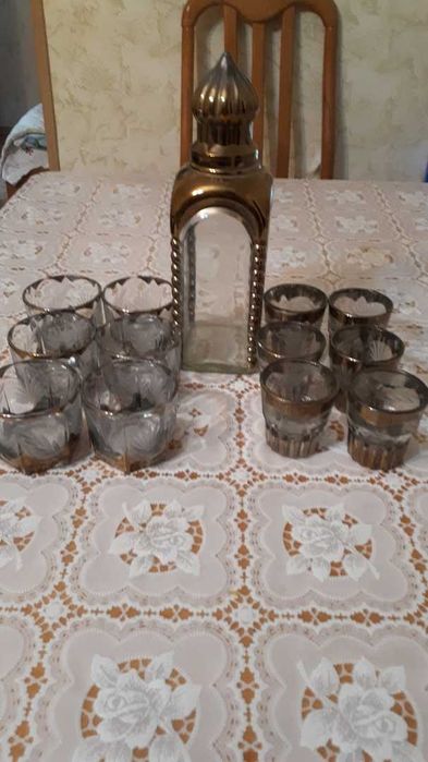 Блюда, тарелки, ваза, рюмки