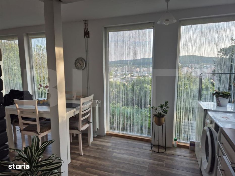 Casa de vacanta  de vanzare, cu vedere panoramica, zona Tudor