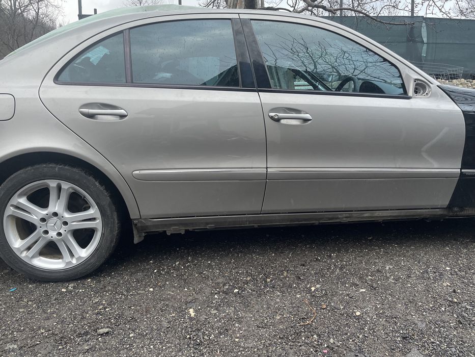 Portiera Usa dreapta fata spate Mercedes w211 E class