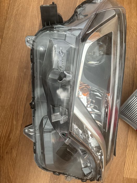 Rav4 передние фары 18г