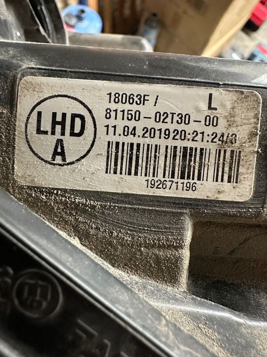 Ляв фар Toyota Corolla 2019