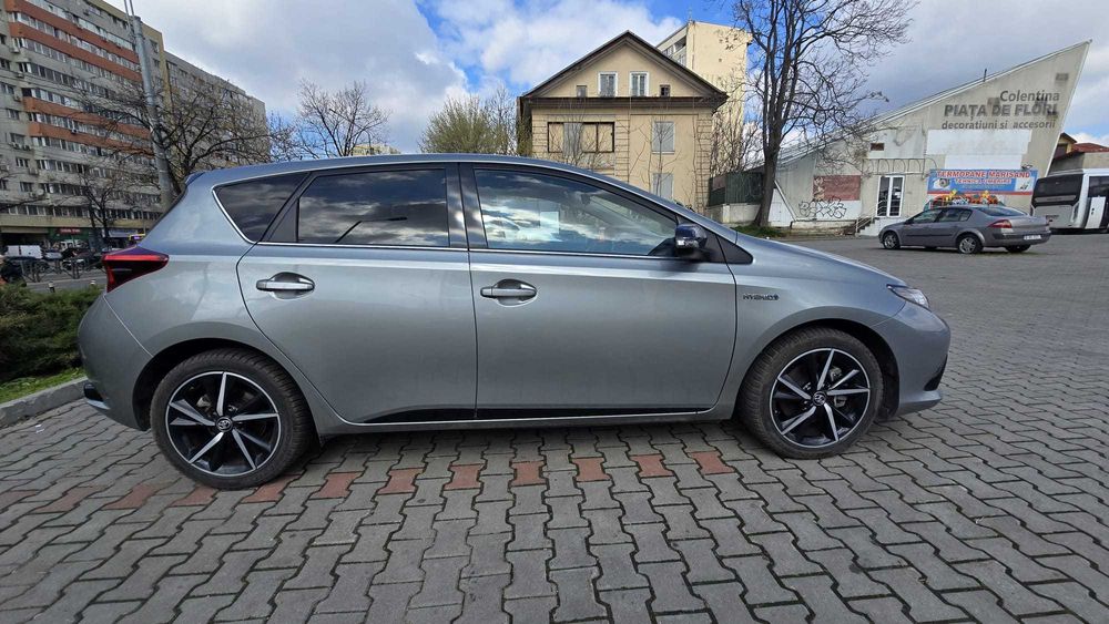 De vanzare Toyota Auris Hybrid