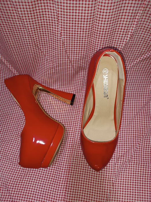 Женская обувь на каблуке