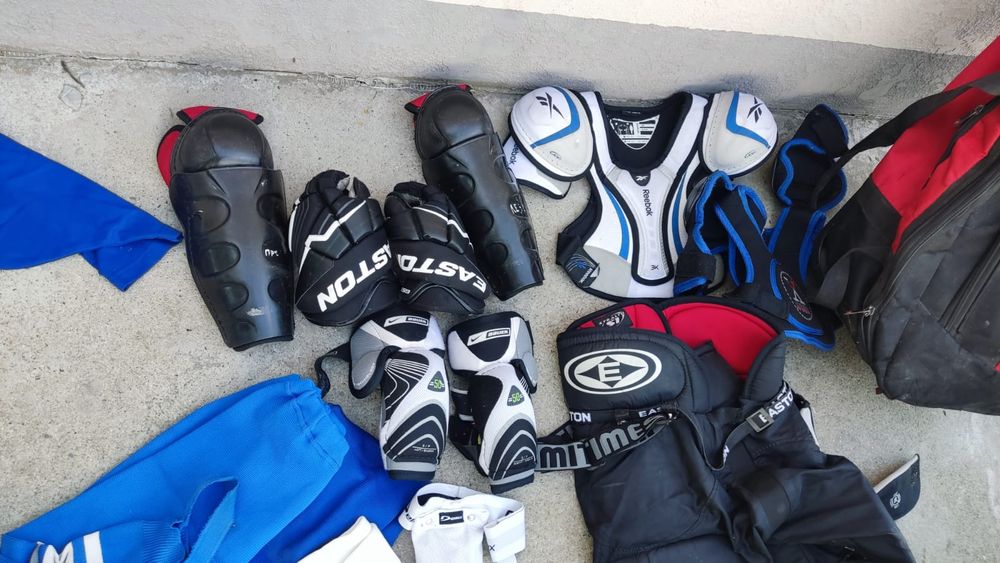 Продам хоккейную форму