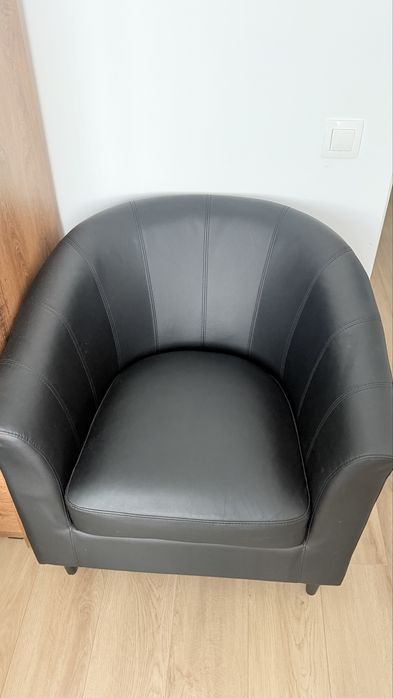 Folotiu de culoare negru, stare impecabila ca noi, doua bucati