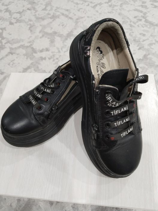 Продам детскую обувь