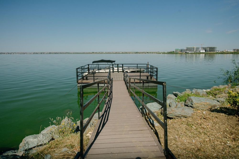 Astoria residence lake !!