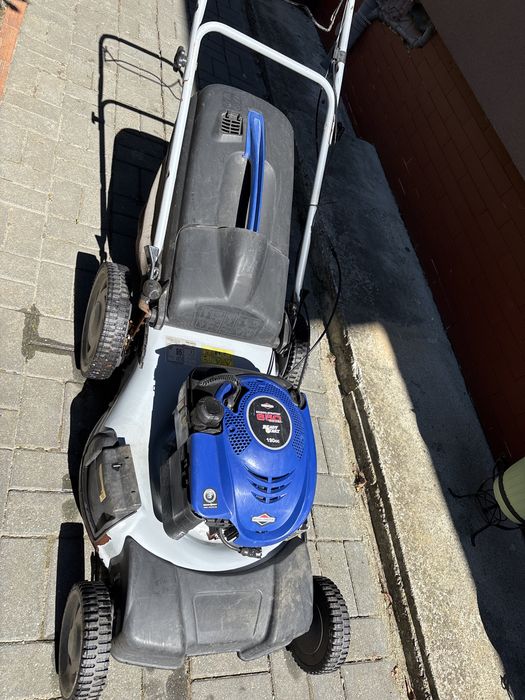Masina de tuns iarba Briggs Stratton cu tractiune
