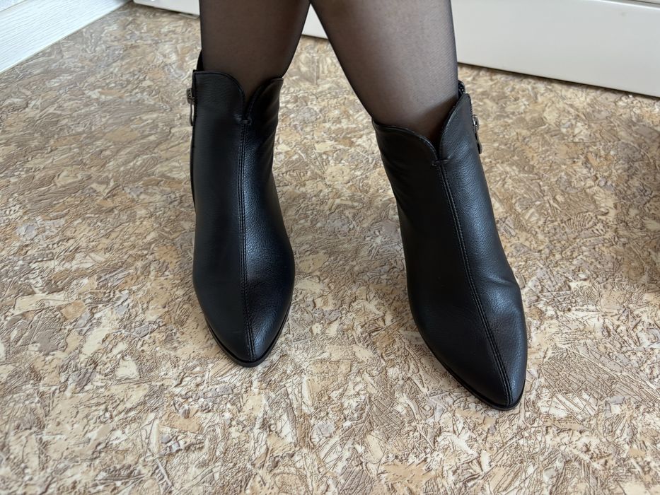 Продам новые осенние  сапоги