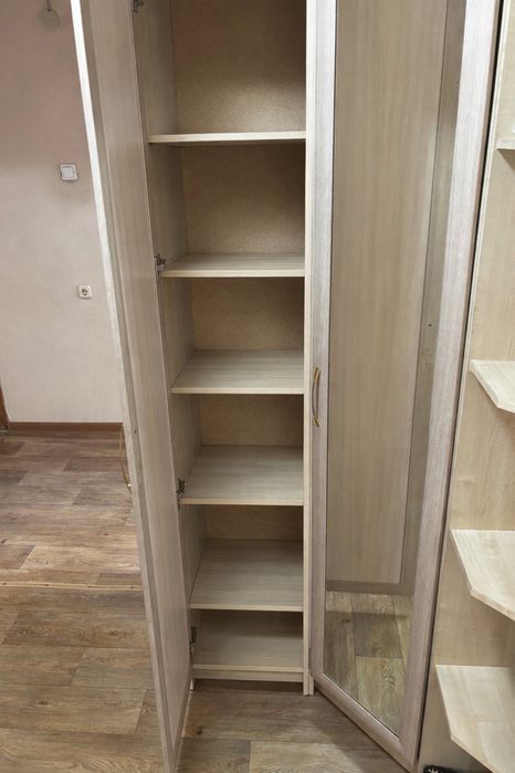 Продам шкаф для прихожей