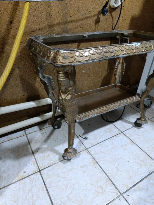 Продам столик ,,Нимфа''