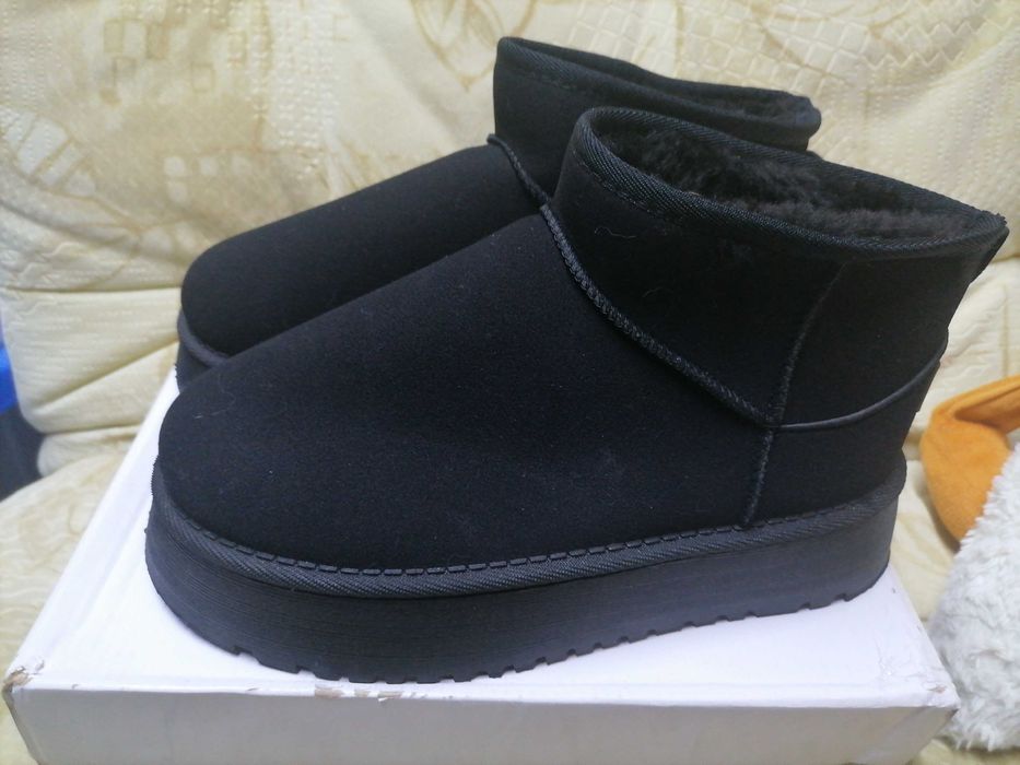 Продам угги новые