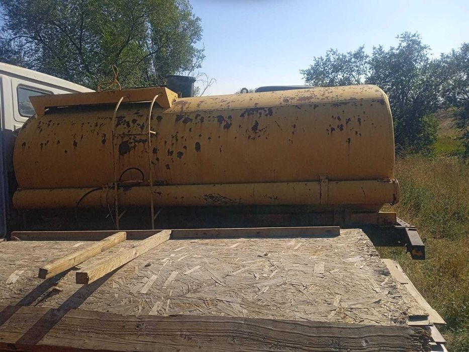 Продаются бочки (цисцерны) 6 куб.