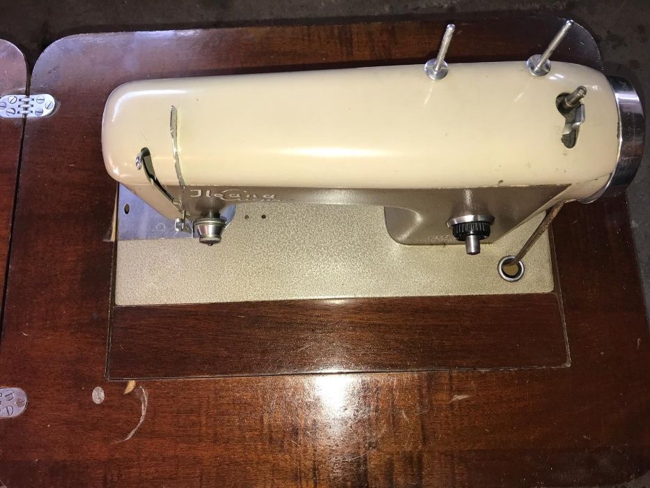 Maşină de cusut Ileana