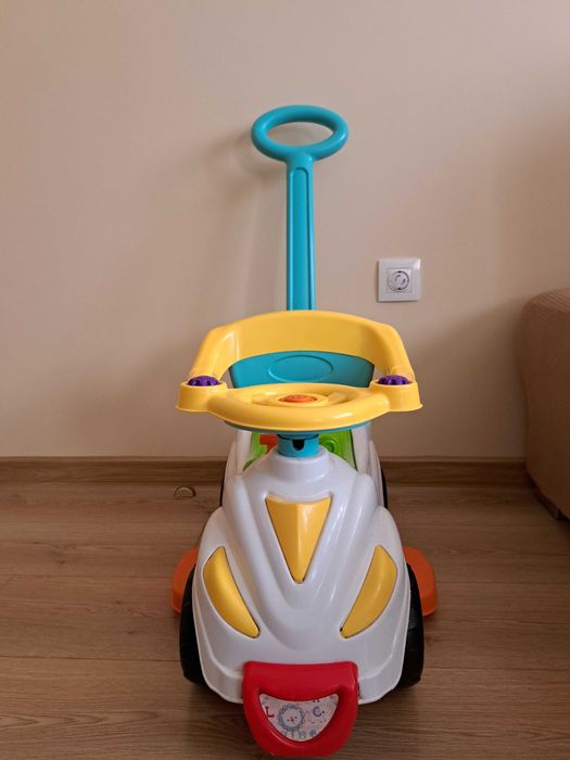 Продавам количка за бутане с дръжка - на Fisher Price