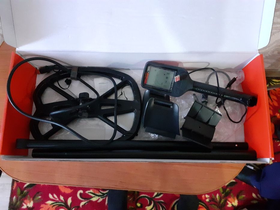 Продам металлоискатель QUEST 10про