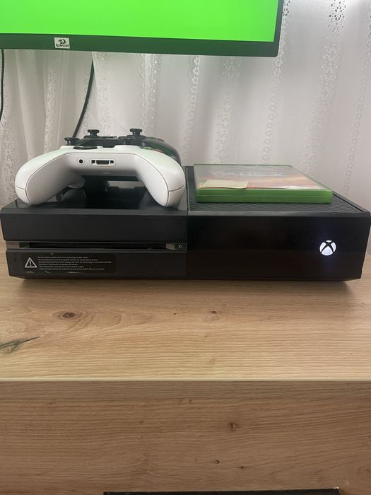 Xbox One – stare impecabilă + 2 controllere + joc Project CARS (500GB)
