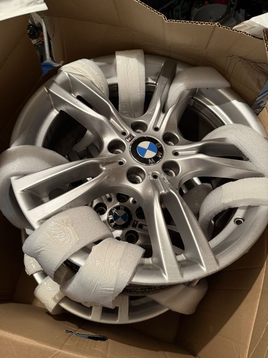 18 5x120 Style 400M (M Double Spoke 400)