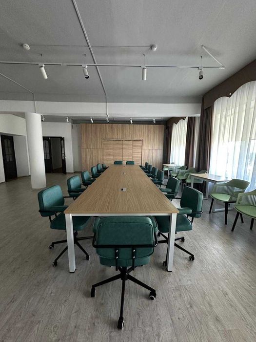 Стол для конференции на металической ножке