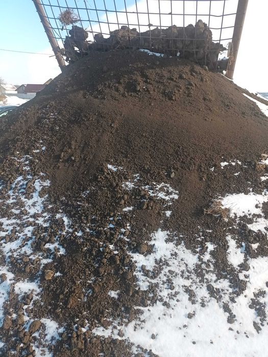 Pamant vegetal, compost pentru sere/solare, balst, nisip.