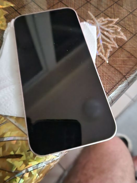 Vând iphone 13 alb