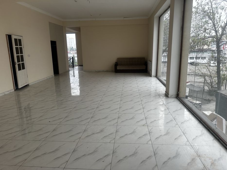 Аренда под офис. Moshina bozor yonida Ofis ijaraga beriladi,