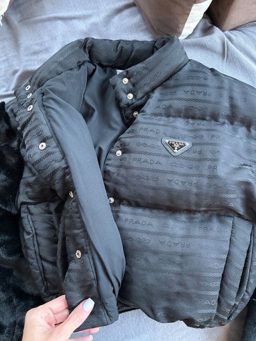 Яке бомбър Прада