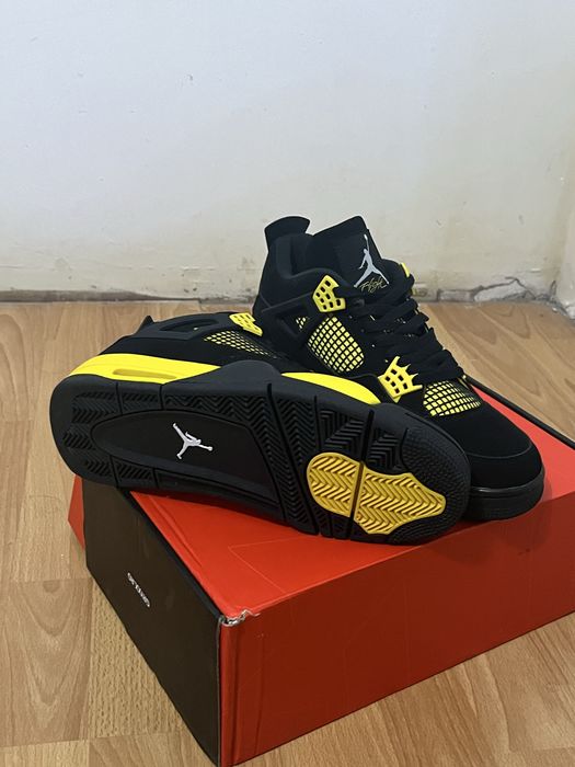 Jordan 4 marimea 40