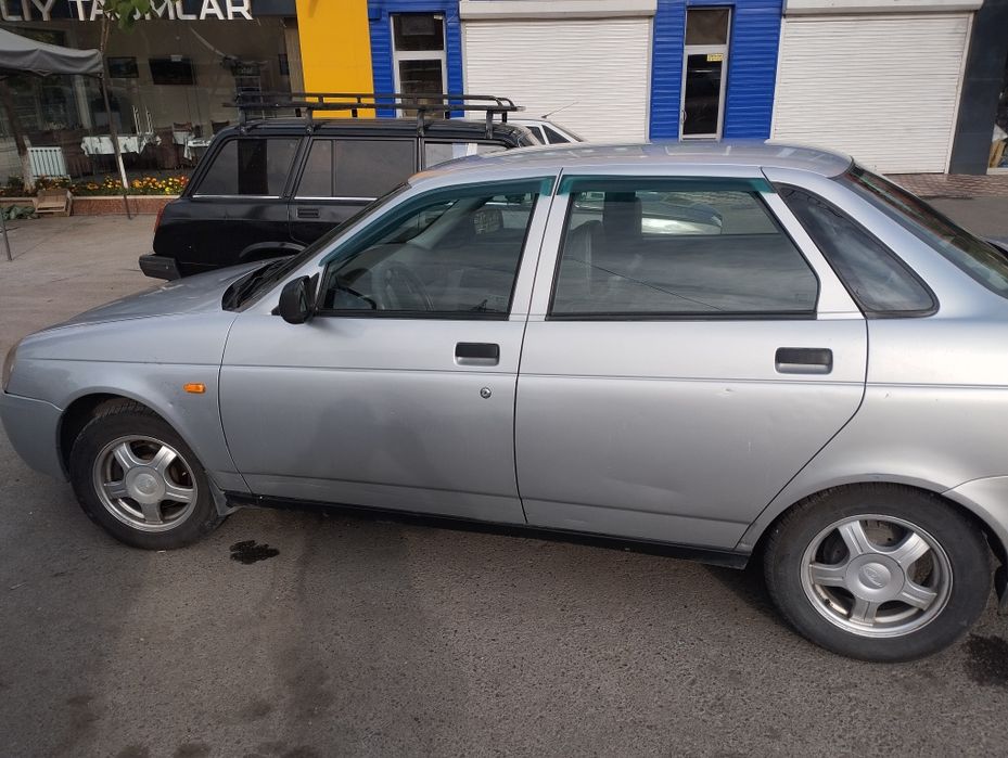 Лада Приора 2008 года . 16 клапоновый.